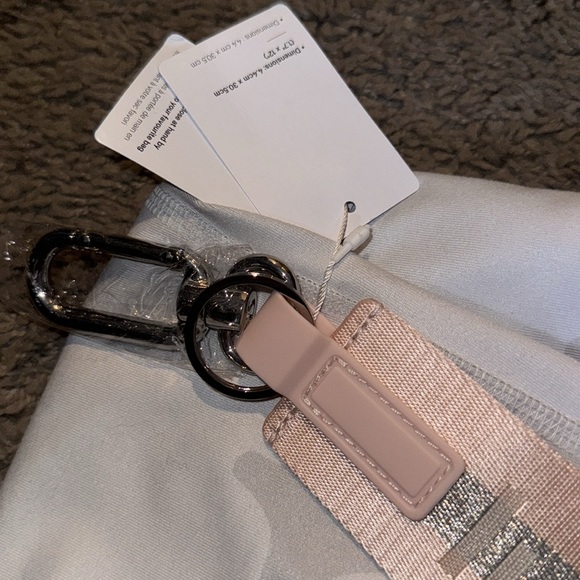Lululemon lost key chain new w tags - Picture 5 of 6